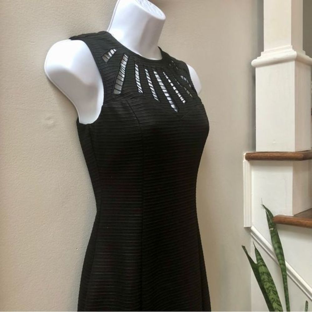 Guess black ribbed cutout‎ shift dress woman’s size 0 - Picture 2 of 7